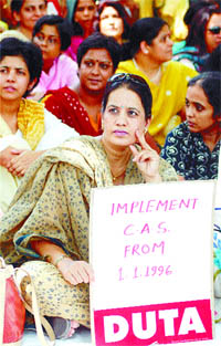 Delhi University teachers on dharna at the Ministry of Human Resource Development, September 12, 2006